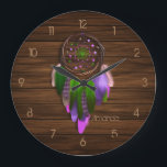 Relógio Grande Dreamcatcher Nativo Americano<br><div class="desc">Relógio nativo americano com sotaques de roxo e verde personalizáveis para suas especificidades.</div>