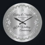 Relógio Grande Elegante Diamond Jubilee 60º Aniversário de Casame<br><div class="desc">Opulent elegance enquadra esta design de aniversário de 60 anos de casamento em um design de diamante escalado único com diamante de lágrima central com faíscas adicionadas em um gradiente de cor prateada. Design original por Holiday Hearts Design (direitos reservados). Por favor, note que todos os embelezamentos são impressos e...</div>