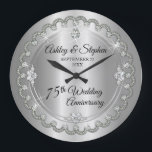 Relógio Grande Elegante Diamond Jubilee 75º Aniversário de Casame<br><div class="desc">Opulent elegance enquadra esta design do 75º aniversário de casamento em um único design de diamante em escala com diamante de lágrima central com faíscas adicionadas em um gradiente de cor prateada. Design original por Holiday Hearts Design (direitos reservados). Por favor, note que todos os embelezamentos são impressos e feitos...</div>