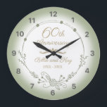 Relógio Grande Elegante do 60º Aniversário de Casamento<br><div class="desc">Uma bela e minimalista design de aniversário de casamento com terra verde floral. Pode ser personalizado acrescentando o nome do marido e da esposa e os anos em que foram casados.</div>