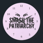 Relógio Grande Esmague o Patriarcado Feminista<br><div class="desc">Um ousado relógio dos direitos das mulheres, com os olhos das mulheres acima das palavras Esmague o Patriarcado com uma fonte legal e grunhida sobre a rosa claro. Comprar este presente para cada mulher forte que você conhece para ajudá-la a se levantar e exigir igualdade. O vamos quebrou o teto...</div>