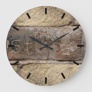 Relógio Grande "Eu sou colado" um outro tijolo na parede