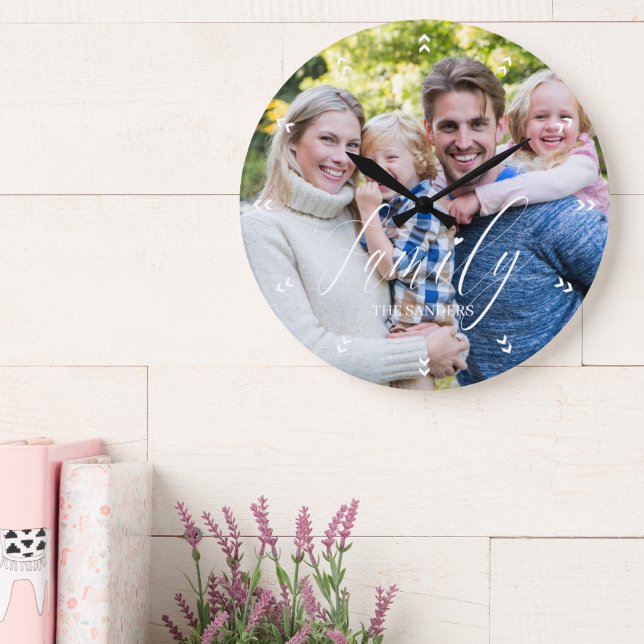 Relógio Grande Family Photo with Modern Script Typography (Criador carregado)