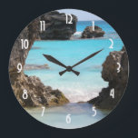 Relógio Grande Foto da Costa das Bermudas e do Mar Tropical<br><div class="desc">Um relógio com uma fotografia cênica com a costa tropical das Bermudas. As rochas grandes contrastam com o mar turquesa brilhante.</div>