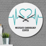 Relógio Grande Gabinete de Médicos Simples<br><div class="desc">O coração turquesa bateu no impressão de batimento cardíaco EKG, para um consultório médico ou prática médica! Você não só pode mudar as cores da fonte (e o texto, é claro), como também pode mudar as cores de fundo que mudarão a coloração da linha do pulsante! Simples Moderno Bater no...</div>
