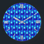 Relógio Grande Geométrico metálico do art deco - azuis cobaltos<br><div class="desc">Teste padrão geométrico chique industrial em um efeito metálico de 3 d - máscaras do art deco de pálido aos azul-céu profundos em um fundo profundo dos azuis cobaltos</div>