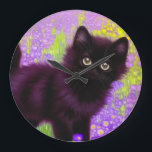 Relógio Grande Gustav Klimt Black Kitten<br><div class="desc">Relógio com um gatinho preto Gustav Klimt! Esta beleza de olhos largos se coloca num campo verde de flores roxas. Um presente pensativo para amantes de gatos e entusiastas de arte austríacos!</div>