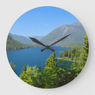 Relógio Grande Lago Cushman no pulso de disparo do verão
