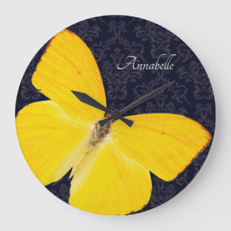 Relógio Grande Legenda Yellow Butterfly Black Damask Add Name