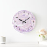 Relógio Grande Lilac Lilac Modern Abstrato Liquid Marble Design<br><div class="desc">Design moderno e abstrato com efeito de borbulhamento de tinta líquida em matizes pastéis. Relógio de Linhas de Marcação Liquidadas Modernas.</div>
