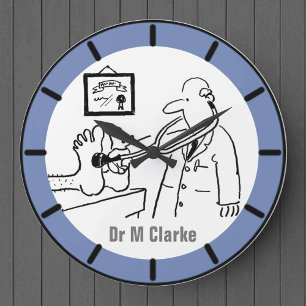 Relógio Grande Médico com Stethoscope Verificando Pés