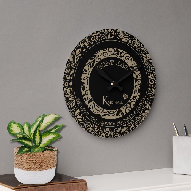 Relógio Grande Monograma de Padrão Floral Dourado Preto Personali (Personalized Black Gold Floral Pattern Monogram Large Clock)