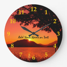 Montanha bonita do lago sunset do amarelo