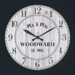 Relógio Grande Newlyweds Rustic Personalizados<br><div class="desc">Um moderno e rústico navio branco lavado com um escudo de madeira monograma monograma com relógio de casamento com data estabelecida.</div>
