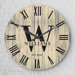 Relógio Grande Nome da Família Personalizada do Armazém Russo Mon<br><div class="desc">Nome da família personalizada, monograma e relógio Rustic Modern Wall estabelecido no ano em um design no estilo de uma fazenda tradicional com o rosto do relógio numeral romano e placa branca clara de madeira / design de fundo shiplap. Presente perfeito para recém-casados, presente de casamento ou de inauguração de...</div>