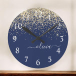 Relógio Grande Nome da Rapariga do Monograma de Script Azul do Ma<br><div class="desc">Relógio de Nome do Monograma de Script Brugado com Glitter Glitter Glitter Azul e Dourado do Sparkle. Isto faz o doce e perfeito aniversário de 16 anos,  casamento,  chá de panela,  aniversário,  chá de fraldas ou festa de solteira presente para alguém que ama luxo de luxo e estilos quíticos.</div>