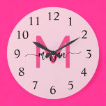 Relógio Grande Nome de Monograma de Rapariga de Script Moderno Ro<br><div class="desc">Faça uma declaração ousada em seu espaço com nosso Relógio Grande de Letras Modernas Rosa Quente, Girly Monograma! Apresentando um vibrante design cor-de-rosa-quente e personalizado com seu nome em uma elegante escrita moderna, este relógio adiciona um na moda e um toque pessoal a qualquer sala. Perfeito para quartos, escritórios ou...</div>