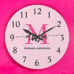 Relógio Grande Nome de Monograma de Rapariga de Script Moderno Ro<br><div class="desc">Faça uma declaração ousada em seu espaço com nosso Relógio Grande de Letras Modernas Rosa Quente, Girly Monograma! Apresentando um vibrante design cor-de-rosa-quente e personalizado com seu nome em uma elegante escrita moderna, este relógio adiciona um na moda e um toque pessoal a qualquer sala. Perfeito para quartos, escritórios ou...</div>