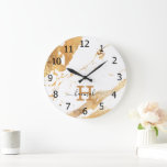 Relógio Grande Nome do Monograma da Folha na moda White Marble Go<br><div class="desc">Folha branca esbelta,  elegante,  esbranquiçada,  dourada,  monograma,  monograma,  nome grande</div>