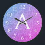 Relógio Grande Nome do Monograma da Glitter Minúscula Rosa e Roxa<br><div class="desc">Nome do Monograma da Glitter Glitter Rosa e Roxo e Relógio da Parede de Serviço Inicial. O Relógio de Parede é o presente perfeito para alguém que ama brilho prateado.</div>