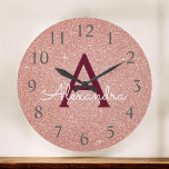 Relógio Grande Nome do Monograma do Glitter Glitter Glitter do Bu<br><div class="desc">Rosa rosa rosa Dourada e Borgonha Marsala Sparkle Glitter Monogramas Nome e Relógio de Parede de Serviço Inicial. O Relógio de Parede é o presente perfeito para alguém que ama brilho brilhante rosa.</div>