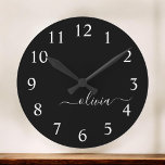 Relógio Grande Nome do Monograma Girly de Script Moderno Branco N<br><div class="desc">Relógio de Nome do Monograma Simples de Script Preto e Branco. Isto faz o doce e perfeito aniversário de 16 anos,  casamento,  chá de panela,  aniversário,  chá de fraldas ou festa de solteira presente para alguém que ama luxo de luxo e estilos quíticos.</div>