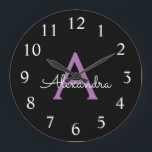 Relógio Grande Nome do Monograma Girly de Script Preto Roxo<br><div class="desc">Relógio de Nome do Monograma Simples de Script Roxo e Preto. Isto faz o doce e perfeito aniversário de 16 anos,  casamento,  chá de panela,  aniversário,  chá de fraldas ou festa de solteira presente para alguém que ama luxo de luxo e estilos quíticos.</div>