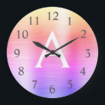 Relógio Grande Nome do Monograma Metálico Púrpura Rosa & Inicial<br><div class="desc">O Ombre Pastel faux Metálico,  cor-de-rosa e púrpura,  Nome do Monograma Metálico e Relógio de Parede de Serviço Inicial. O Relógio de Parede faz o presente perfeito para alguém que ama aço inoxidável rosa e roxo.</div>
