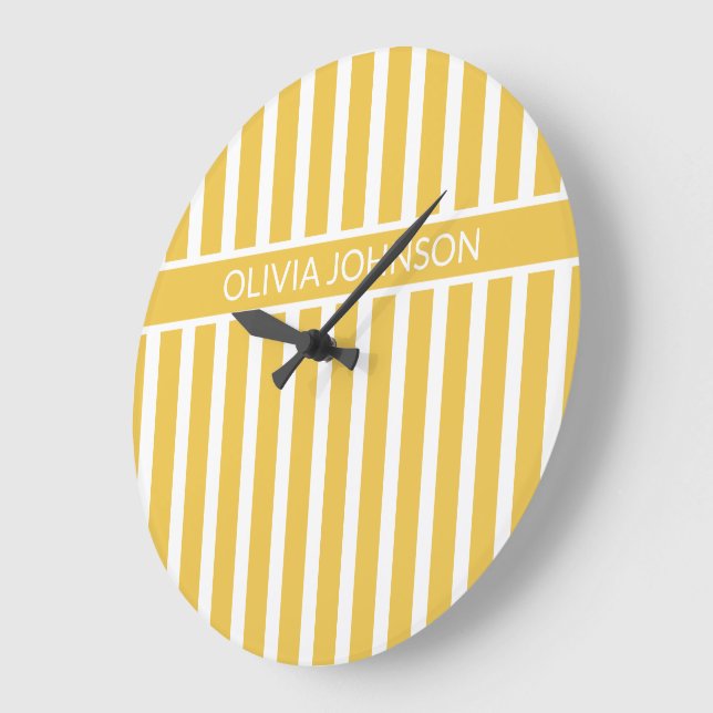 Relógio Grande Nome Personalizável em Faixa Amarela de Verão (Ângulo)
