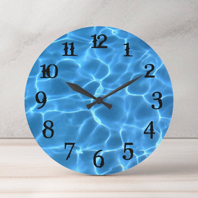 Relógio Grande Números Pretos De Lâmina Aqua Piscina Azul (Black Splash Numbers Aqua Blue Swimming Pool Large Clock)