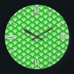 Relógio Grande Padrão de onda Art Deco - jade verde<br><div class="desc">Um padrão de Art Deco baseado no padrão tradicional de onda frequentemente visto nos têxteis japoneses,  nas cores de jade,  que vai do verde aipo claro ao verde esmeralda profundo</div>