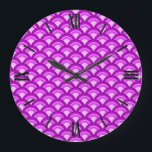 Relógio Grande Padrão de onda Art Deco - violeta e orquídea<br><div class="desc">Um padrão de Deco de Arte baseado no padrão tradicional de onda frequentemente visto nos têxteis japoneses,  em tons de violeta e rosa orquídeo - melhorado digitalmente para um efeito elevado e esmalte.</div>