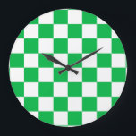 Relógio Grande Padrão de Verificação Branco Verde<br><div class="desc">Design de Padrão de Padrões Geométricos Checkered Check Verde e Branco</div>