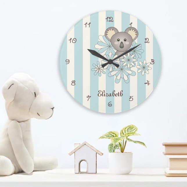 Relógio Grande Pastel Blue Stripe Cute Nursery Koala / Sala para  (Criador carregado)