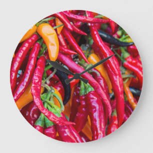 Relógio Grande Peppers Quentes No Mercado De Agricultores Em Madi
