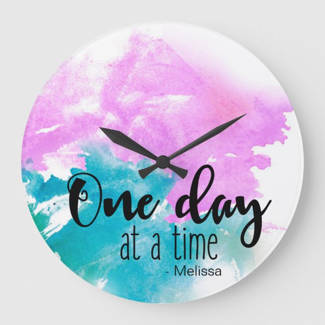 Relógio Grande Personalized 'One day at a time' saying with name (Frente)