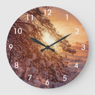 Relógio Grande Pinheiros e pinheiros com neve