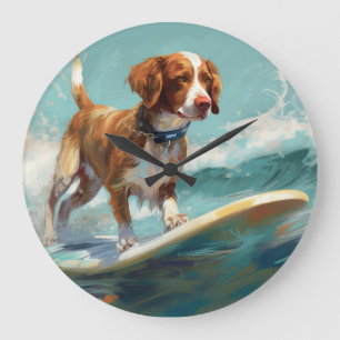 Relógio Grande Pintura de Surf na Praia do Brittany Spaniel