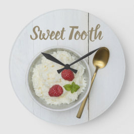 Relógio Grande Podim de arroz doce com framboesas sobremesa