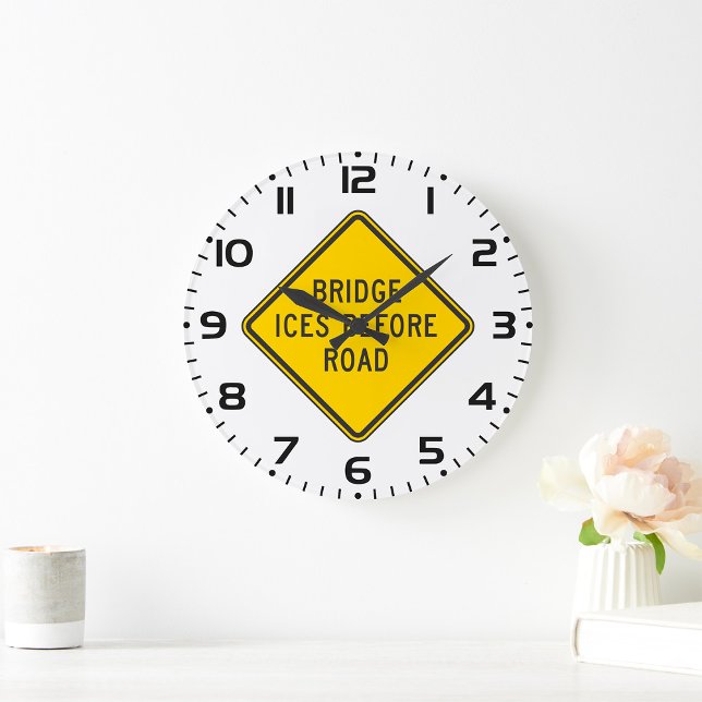 Relógio Grande Ponte Ciem Antes Do Sinal Rodoviário Segurança De  (Criador carregado)