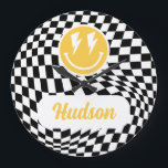 Relógio Grande primeiro aniversario sorriso rosto retrógrado bran<br><div class="desc">Um sorriso de aniversário de um cara feliz face a um relâmpago preto,  branco e amarelo de rancho legal relógio de decoração de festa de aniversário.</div>