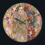 Relógio Grande Retrato póstumo de Ria Munk por Gustav Klimt<br><div class="desc">O retrato póstumo de Ria Munk (1918) de Gustav Klimt é uma pintura de retrato de arte vitoriana do simbolismo vitoriano. A jovem no retrato é Maria Munk que se suicidou em 28 de dezembro de 1911, depois que a escritora Hanns Heinz Ewer cancelou seu noivado. Enquanto trabalhava nesse retrato,...</div>