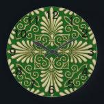 Relógio Grande Romântica Retro Art Deco Damask Green Dourado 01<br><div class="desc">Romântica Arte Retro Deco Damask Green Dourado 01 Um elegante, romântico, ouro retrô gravado parece cor damasco antiga em um fundo verde. Se você quiser este design em outros produtos que não vê listados ou em outras cores, envie um e-mail para nós com sua solicitação! Note que esta imagem é...</div>