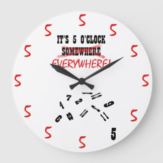 Relógio Grande São 5 O'Clock em todo lugar