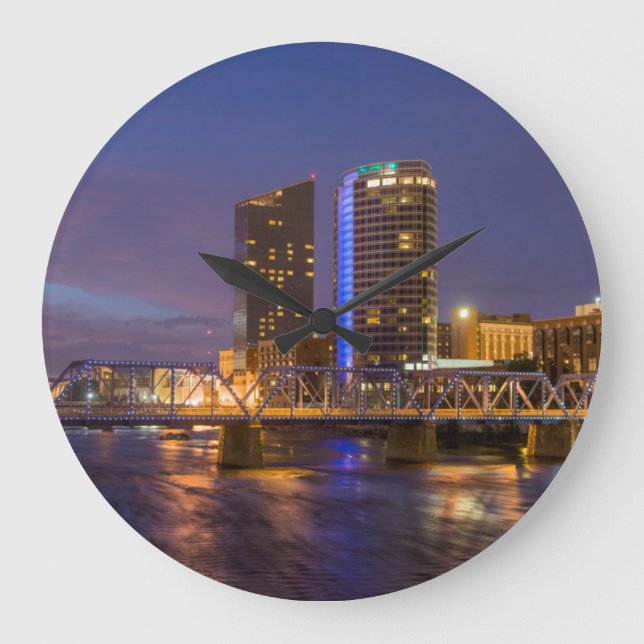 Relógio Grande Skyline Em Dusk, No Grande Rio (Frente)