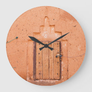 Relógio Grande Textura da janela tradicional de madeira marroquin