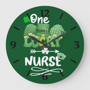 Relógio Grande Uma enfermeira sortuda com gnomos