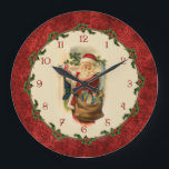 Relógio Grande Victorian Papai Noel com beira do azevinho<br><div class="desc">O papai noel festivo e nostálgico da era do Victorian que enche as meias do Natal penduradas pelo fogo com a beira do azevinho,  costume numerou o seletor e o fundo sujo vermelho do damasco.</div>