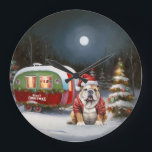 Relógio Grande Winter Bulldog Caravan Christmas Adventure<br><div class="desc">Adotar a magia de uma noite de inverno nevada enquanto uma caravana desliza graciosamente através da paisagem iluminada pela lua. A beleza serena da neve escutadora e o brilho encantador da lua criam uma cena cativante,  prometendo uma aventura inesquecível de Natal cheia de calor,  alegria e memórias queridas.</div>