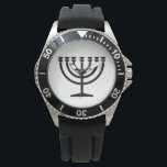 Relógio Judeu Menorah (Símbolo do Judaísmo)<br><div class="desc">Esta design apresenta uma ilustração de uma menorah, usada pelas pessoas judaicas para celebrar o feriado de oito dias de Chanucá. A menorah é um candelabro com nove ramificações que é iluminado durante Chanucá. Oito dos nove ramos seguram luzes (velas ou lâmpadas de óleo) que simbolizam as oito noites do...</div>